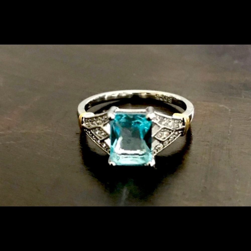 Lovely .925 Silver and Blue Saffire Ring